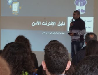 مخاطر مواقع التواصل في محاضرة في الّيسيه الفرنسية