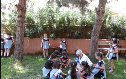 Collation dans le jardin de lecture
