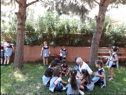 Collation dans le jardin de lecture