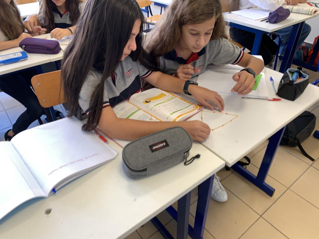 Les 5èmes A attaquent les triangles.
