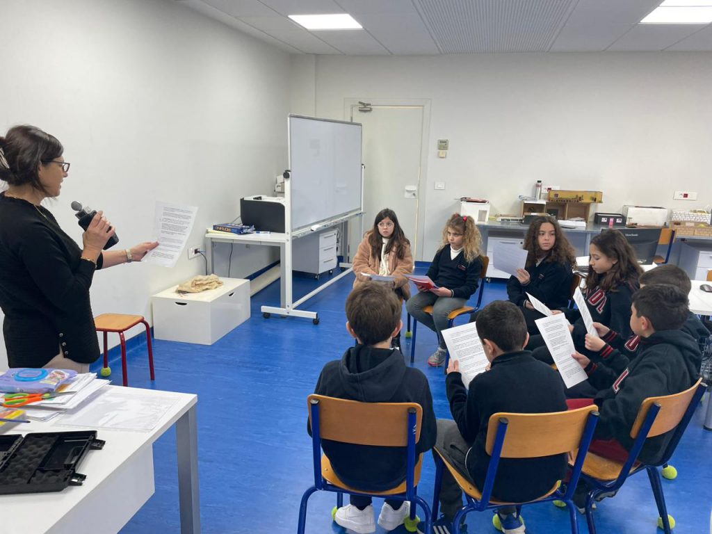 Les éco-délégués en primaire sont actifs et ils font des actions pour protéger l'environnement